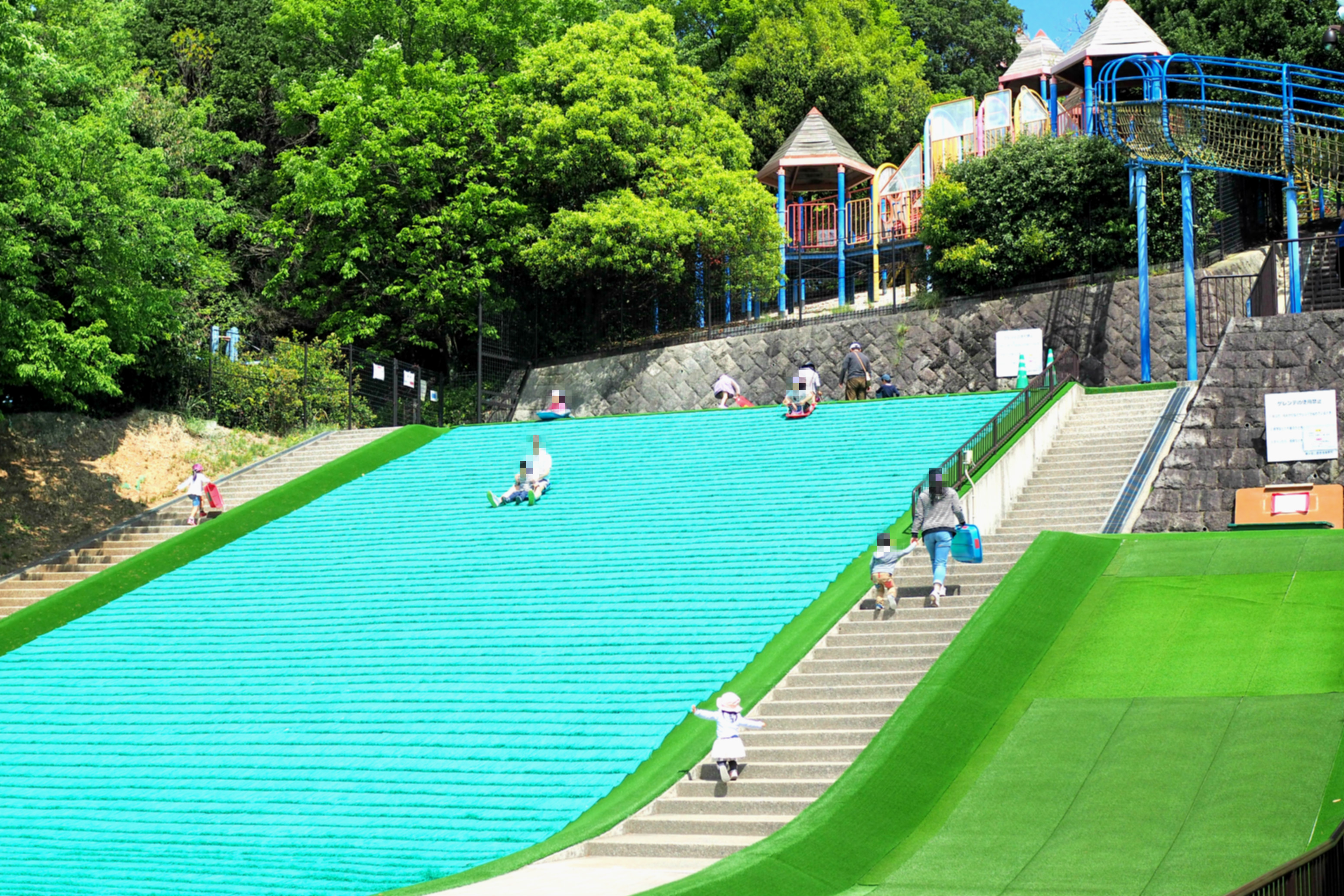 東平尾公園の草スキーが子供たちに大人気 アスレチックや遊具も 福岡touch