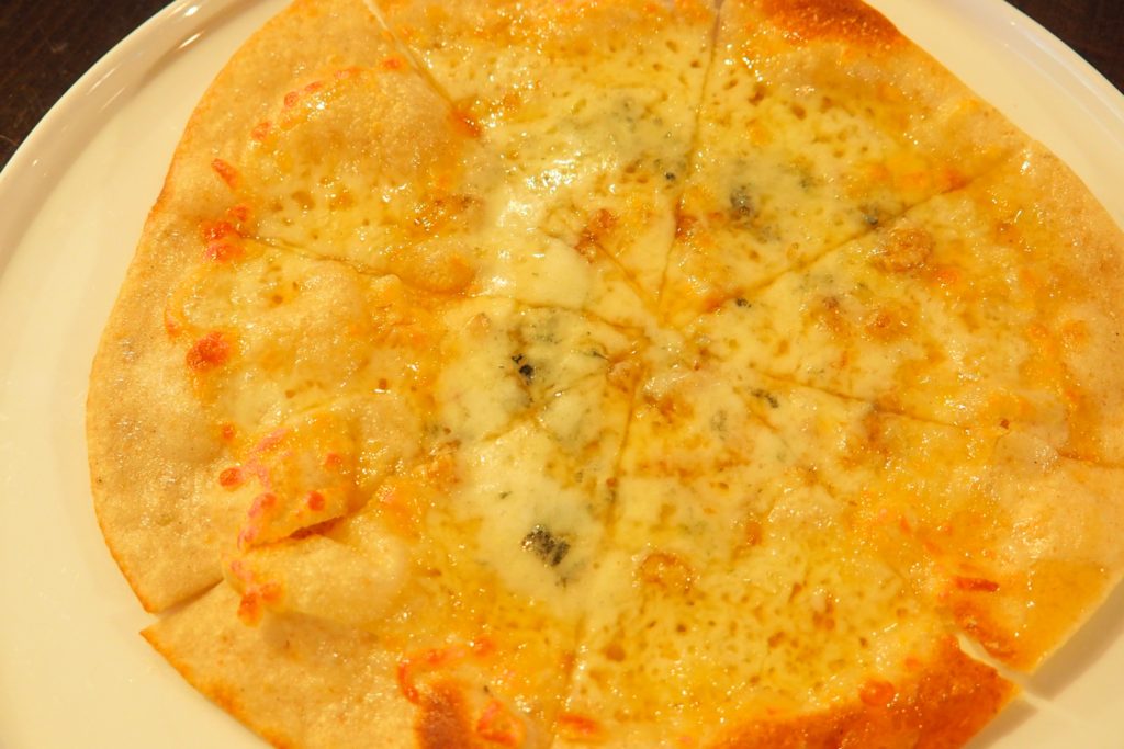 ゴルゴンゾーラチーズとクルミ、メイプルシロップのピッツァ