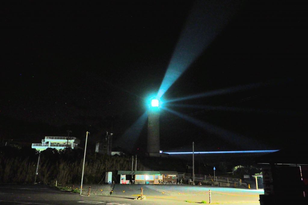 角島灯台の夜間点灯